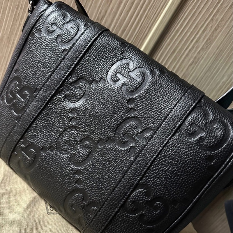 GUCCI Jumbo GG 760234黑色壓紋皮革側肩背郵差包-6