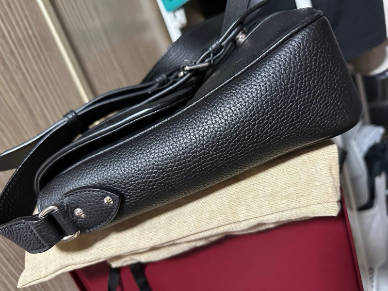 GUCCI Jumbo GG 760234黑色壓紋皮革側肩背郵差包-11