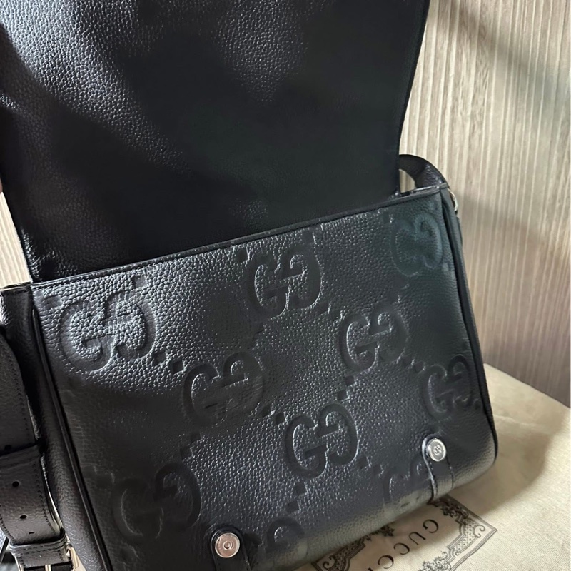 GUCCI Jumbo GG 760234黑色壓紋皮革側肩背郵差包-13