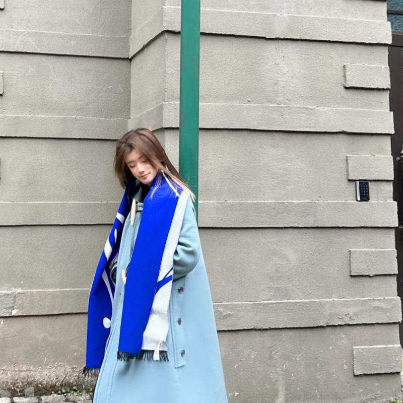 Burberry兩端流蘇裝飾字母刺繡 絨線圍巾 男女同款情侶款 藍色 S24-1