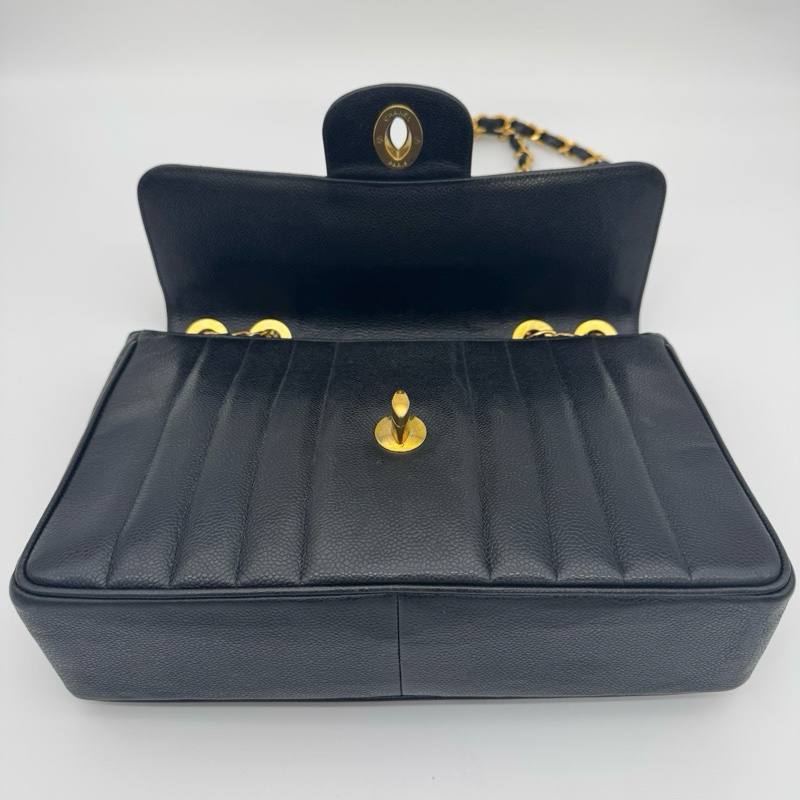 「JL精品代購」9新 香奈兒魚子醬黑金扣貝嫂30-15