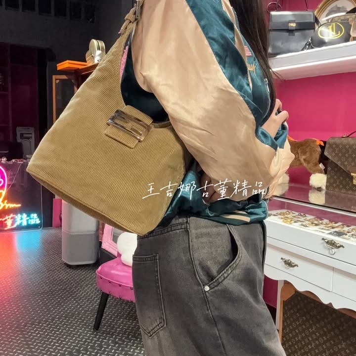 Fendi 燈芯絨肩背包/王吉娜古董精品-1