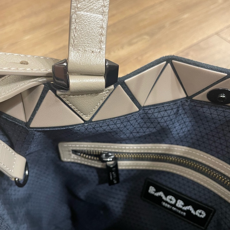 Bao Bao Issey Miyake 水晶水桶包奶茶色-3