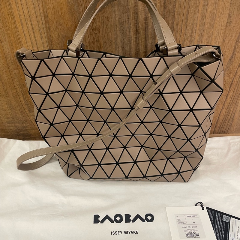 Bao Bao Issey Miyake 水晶水桶包奶茶色-6