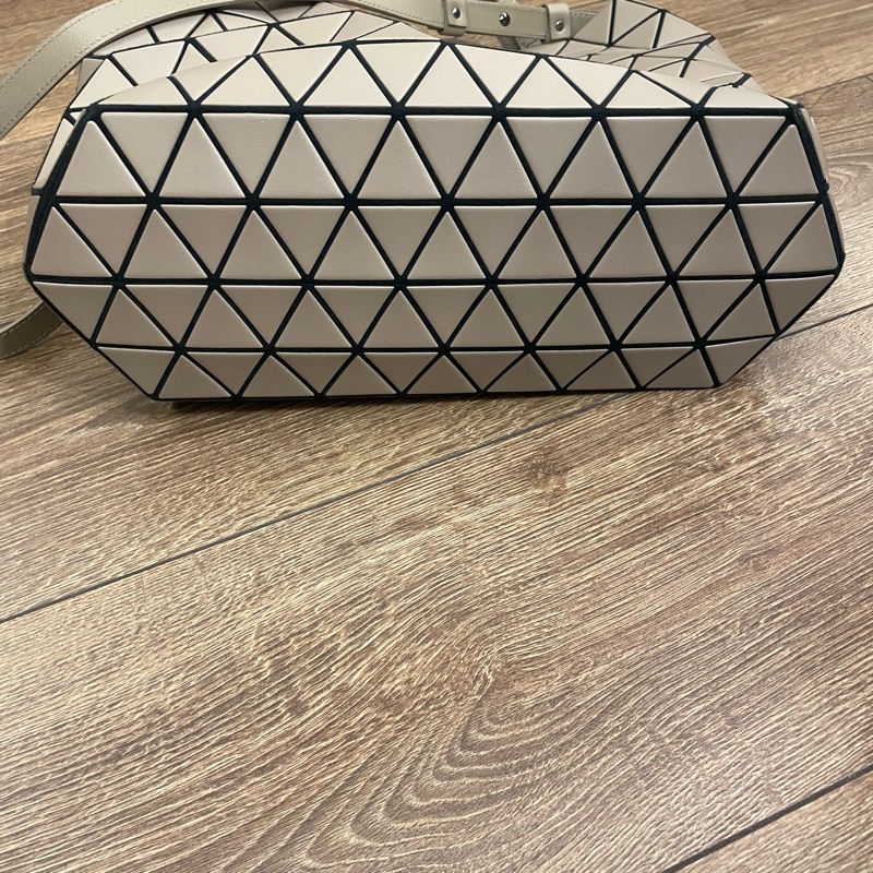 Bao Bao Issey Miyake 水晶水桶包奶茶色-7