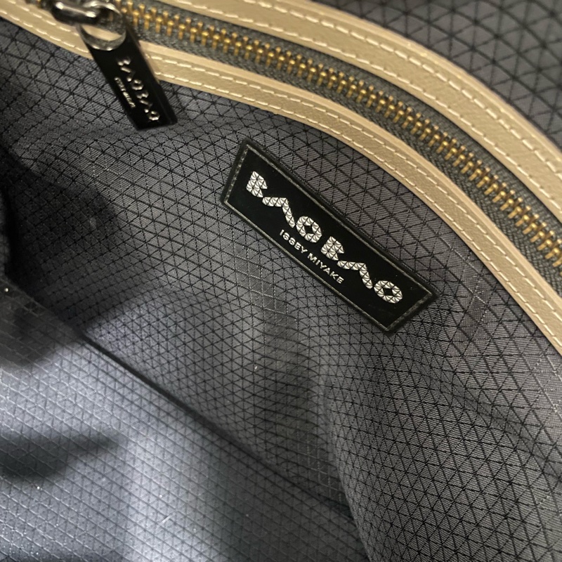 Bao Bao Issey Miyake 水晶水桶包奶茶色-8