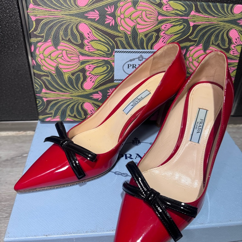 Prada 經典大紅蝴蝶結 全新 底部已加防滑墊-0