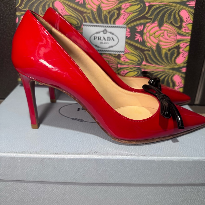 Prada 經典大紅蝴蝶結 全新 底部已加防滑墊-1
