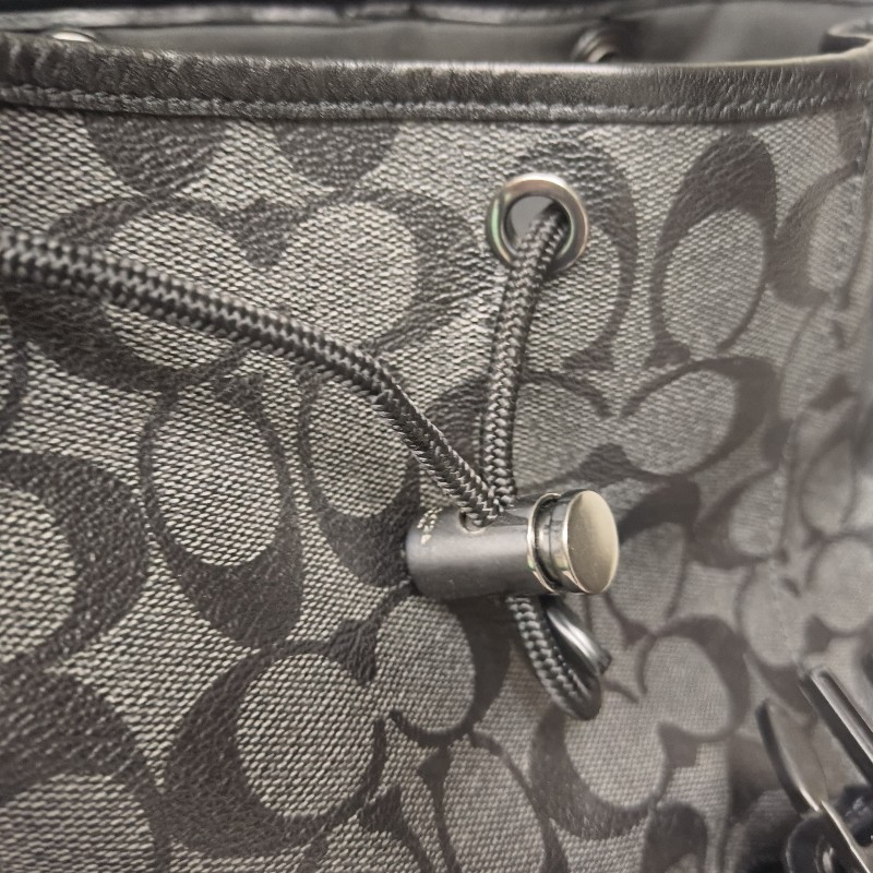 來囉‼️來囉‼️雙11優惠上車囉🚒超狂降價只到11/11🎁㊣✨COACH✨蔻馳 黑色 老花 皮革 掀蓋 抽繩 後背包/二手包/二手精品🌳二手樹屋🌳-39