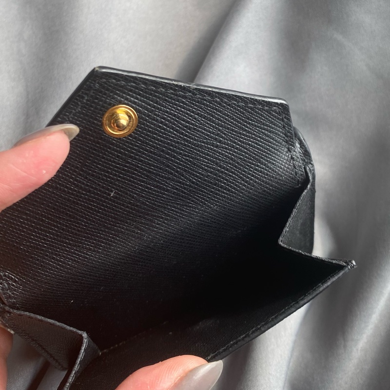 PRADA 黑色迷你防刮三折短夾皮夾錢包-11