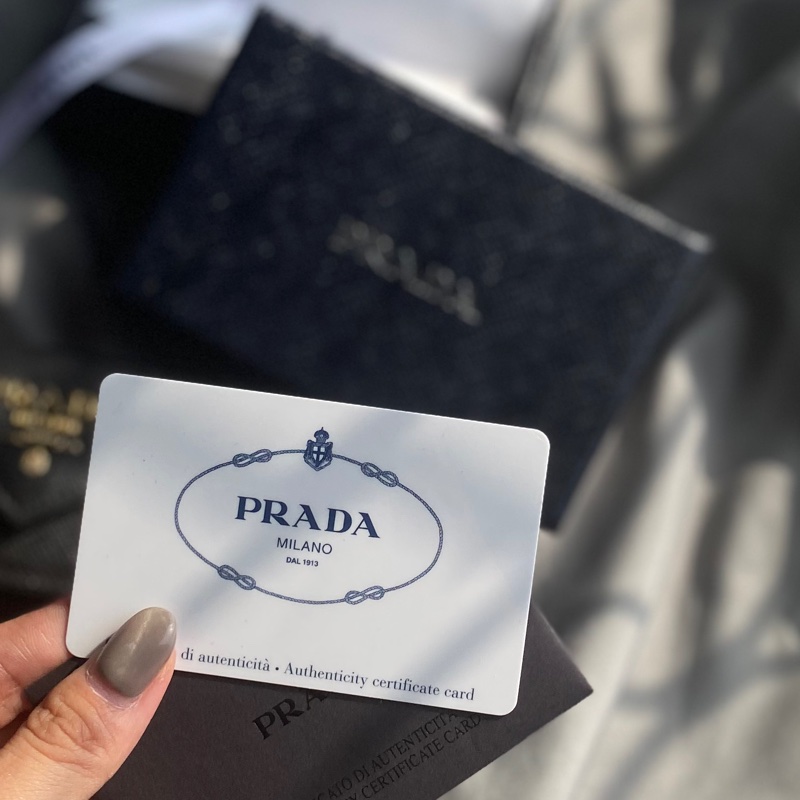 PRADA 黑色迷你防刮三折短夾皮夾錢包-14