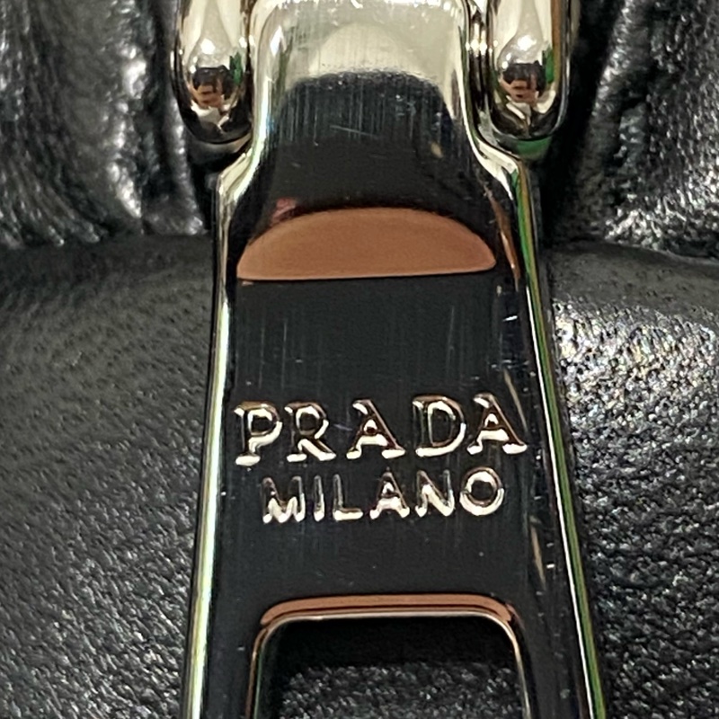 Prada 黑色 小羊皮 小手包 手環包 臂包 pouch-4