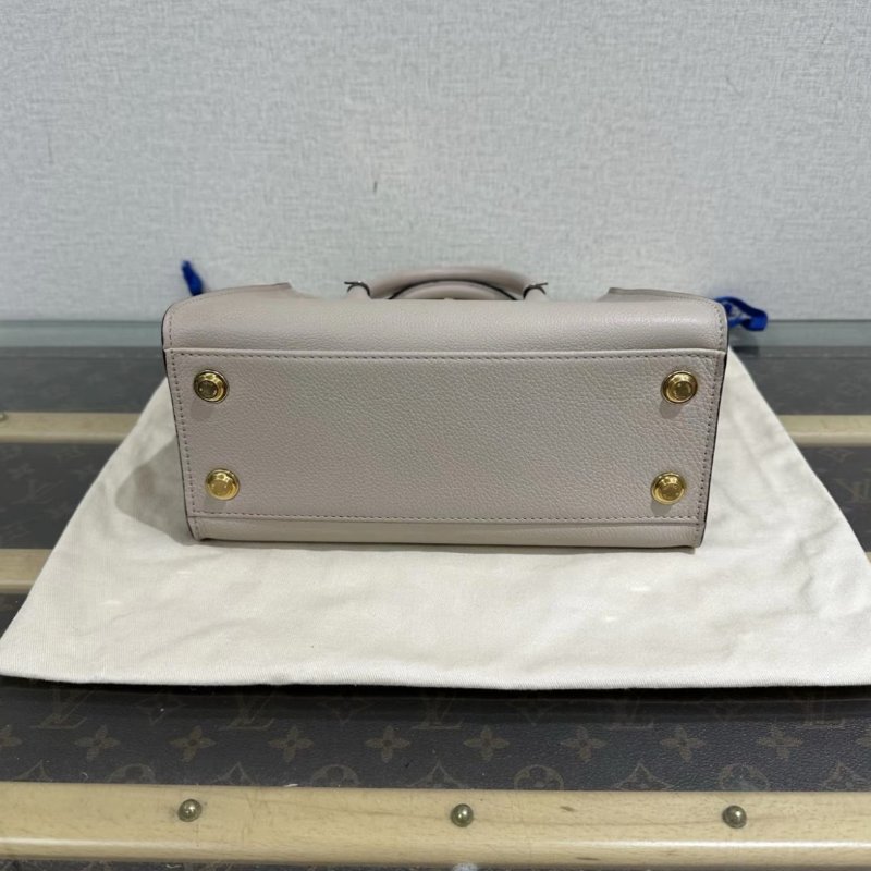 LV on my side金扣手提斜背包 25*19*12 99新配件塵袋購證-3