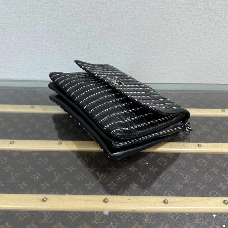 CHANEL 黑銀白線手提肩背包28*19*3 98新配件塵袋-4