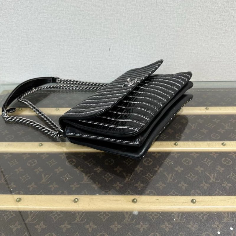 CHANEL 黑銀白線手提肩背包28*19*3 98新配件塵袋-2