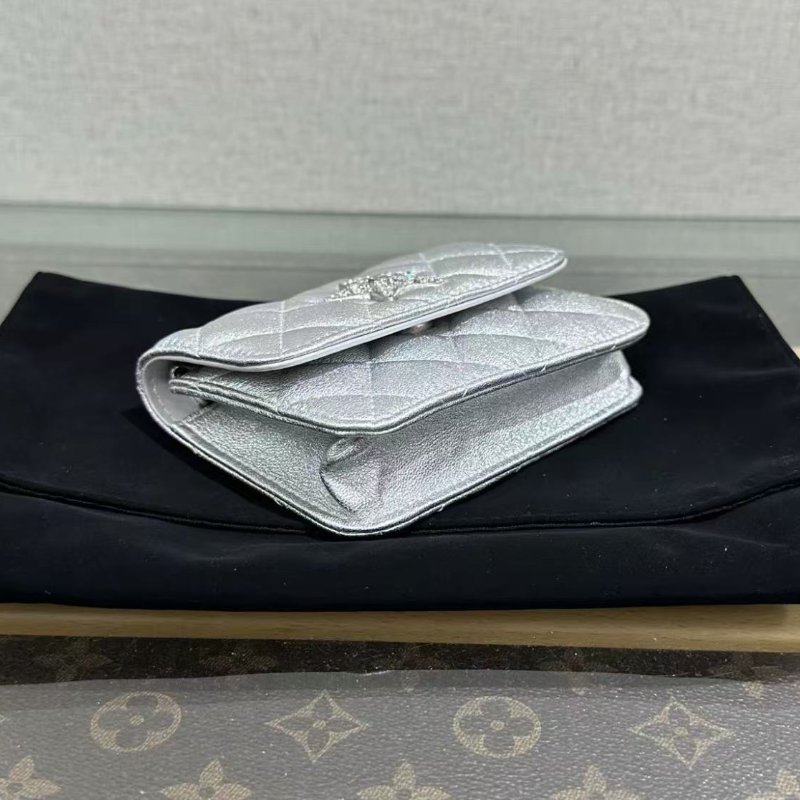 CHANEL 太空銀銀扣肩背斜背星星包12*8*3 99新 配件塵袋-4