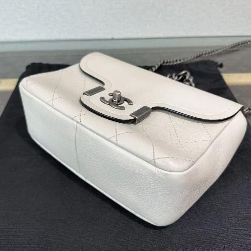 CHANEL 白銀希臘神話斜背郵差包 22*15*8 98新配件盒子塵袋-4
