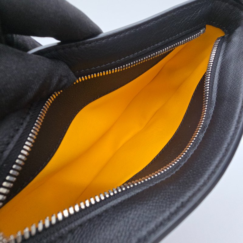 (全新有吊牌購物袋🌟七夕好禮) GOYARD 高雅德 經典Hirondelle 黑色經典花紋 印花帆布 斜背包 半月包-6