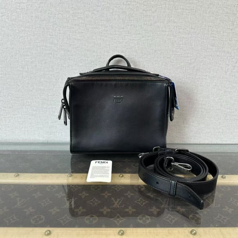 FENDI 郵差lui黑色全皮手提肩背包 21*16*8 98新配件塵袋-0