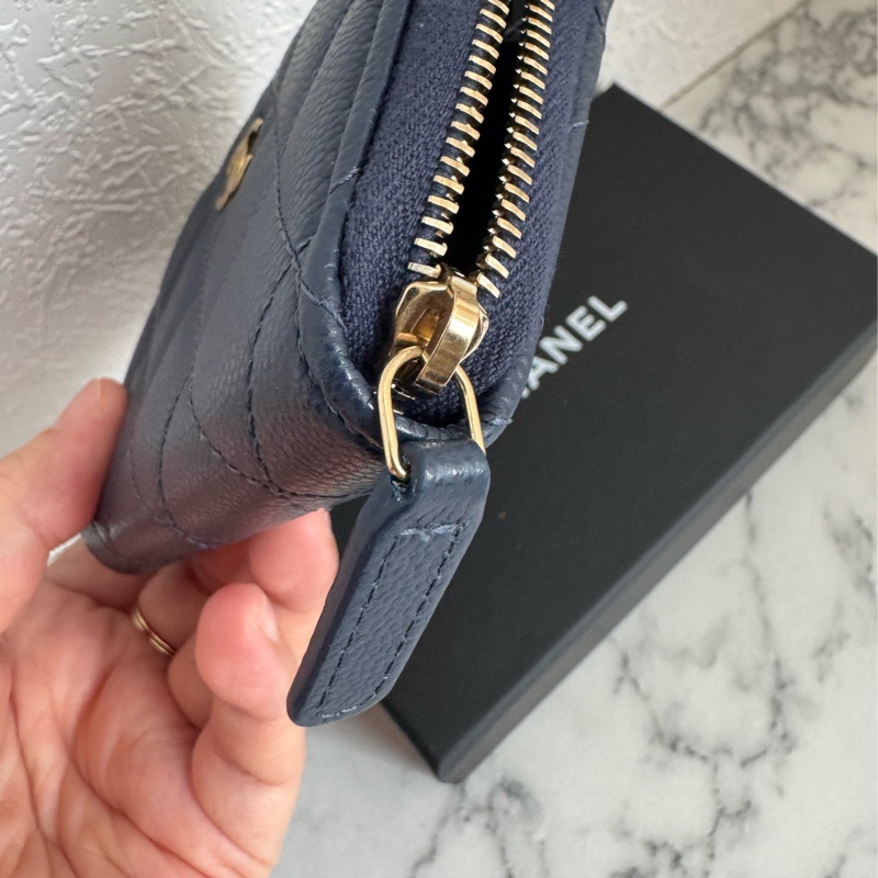Chanel 深藍荔枝紋ㄇ拉零錢包-9