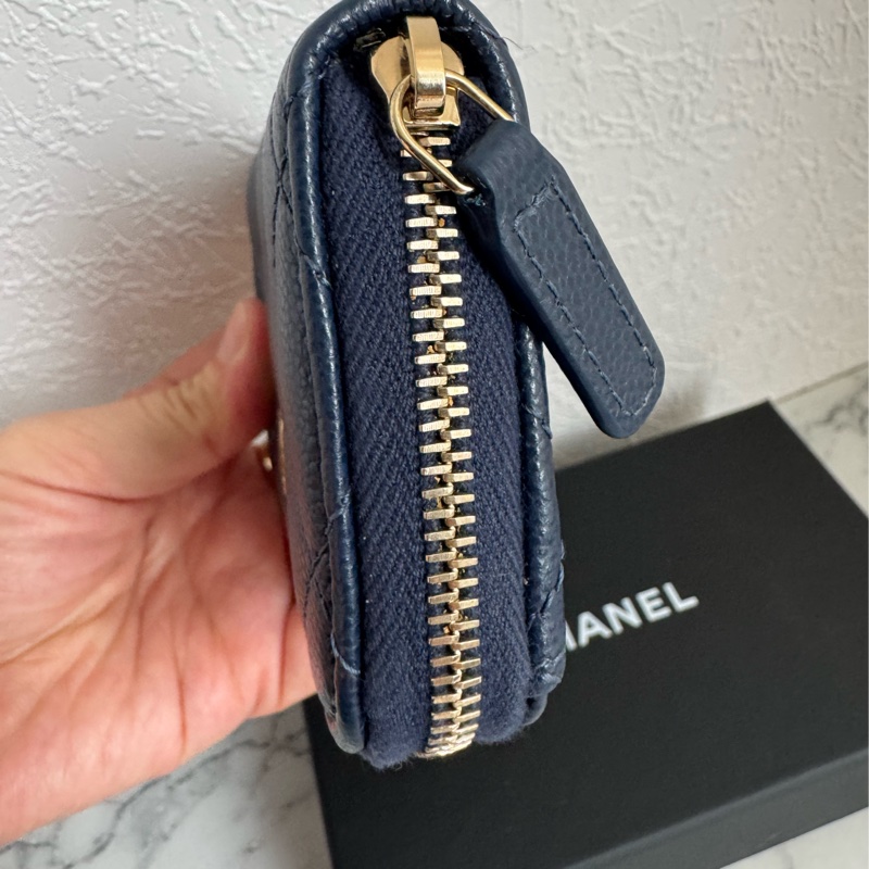 Chanel 深藍荔枝紋ㄇ拉零錢包-10