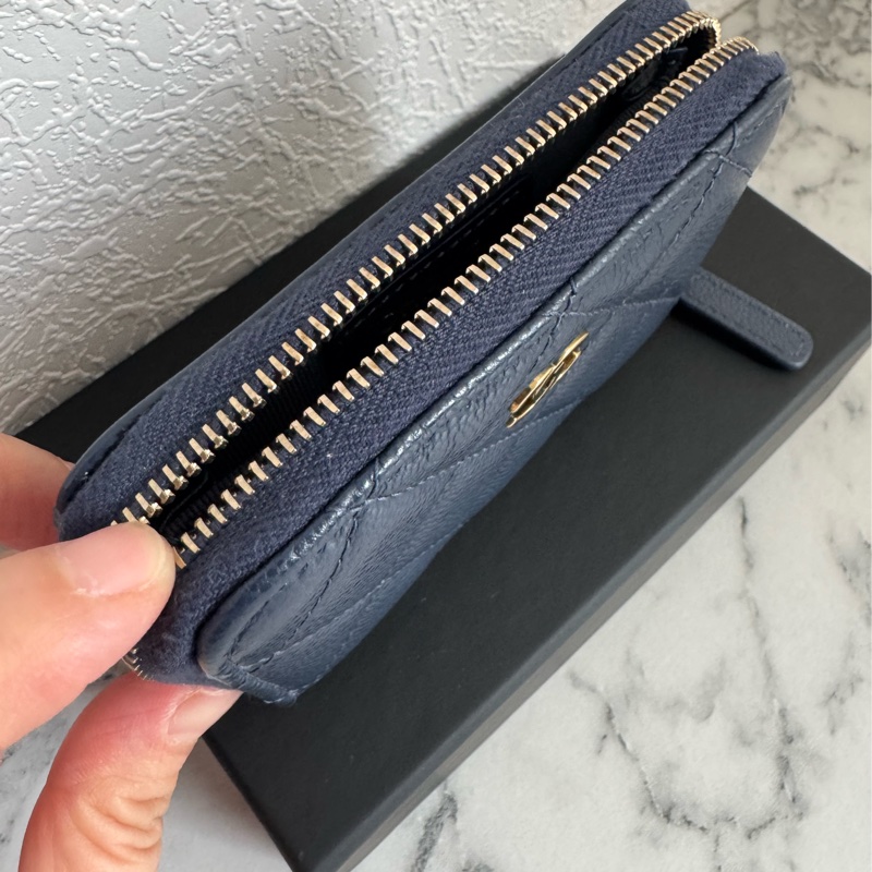 Chanel 深藍荔枝紋ㄇ拉零錢包-12