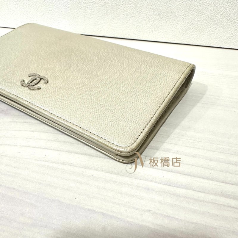 CHANEL 銀灰色牛皮銀釦對開長夾-5