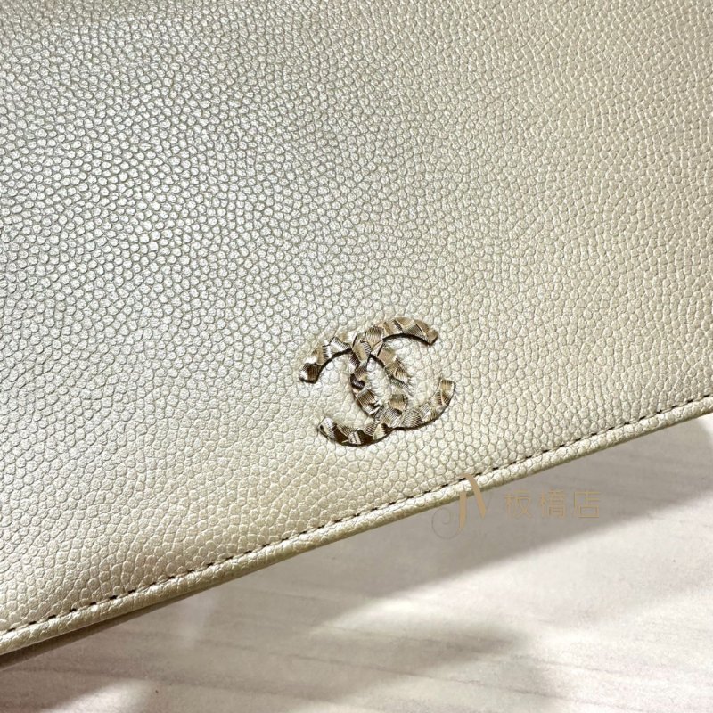 CHANEL 銀灰色牛皮銀釦對開長夾-7