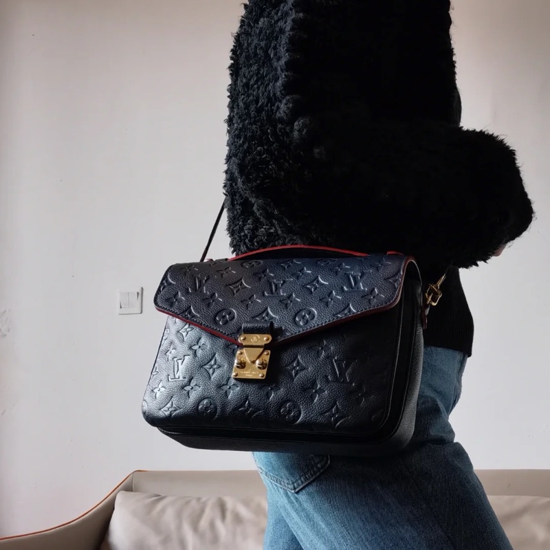 🈶購證🤩Lv深藍純皮壓紋金扣郵差包手提斜挎包-2