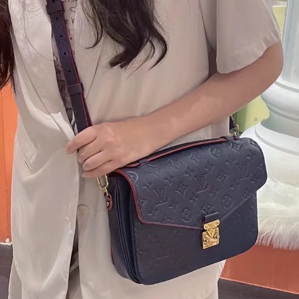 🈶購證🤩Lv深藍純皮壓紋金扣郵差包手提斜挎包-5