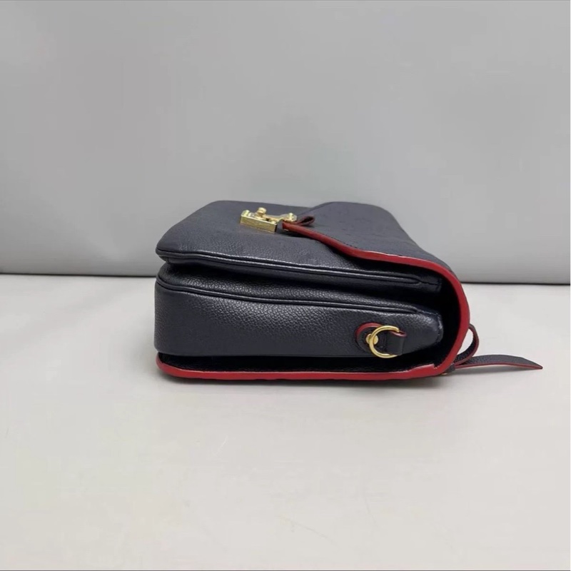 🈶購證🤩Lv深藍純皮壓紋金扣郵差包手提斜挎包-11