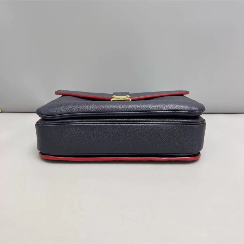 🈶購證🤩Lv深藍純皮壓紋金扣郵差包手提斜挎包-12