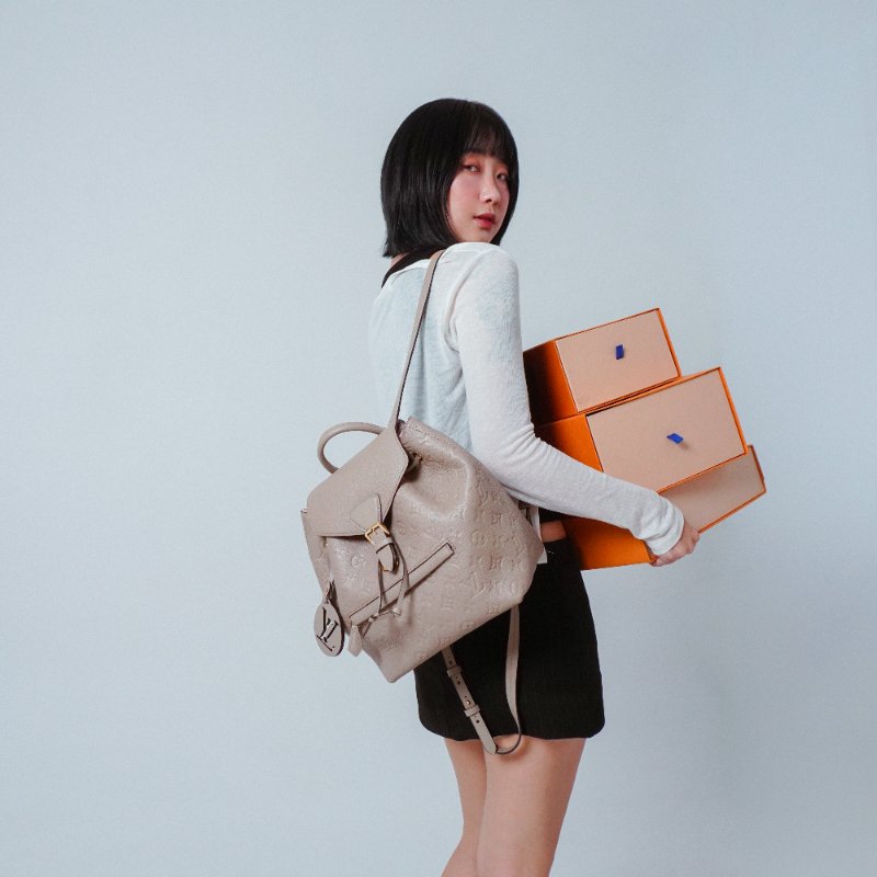Louis Vuitton Montsouris 壓花牛皮後背包(M45410-斑鳩灰)-0