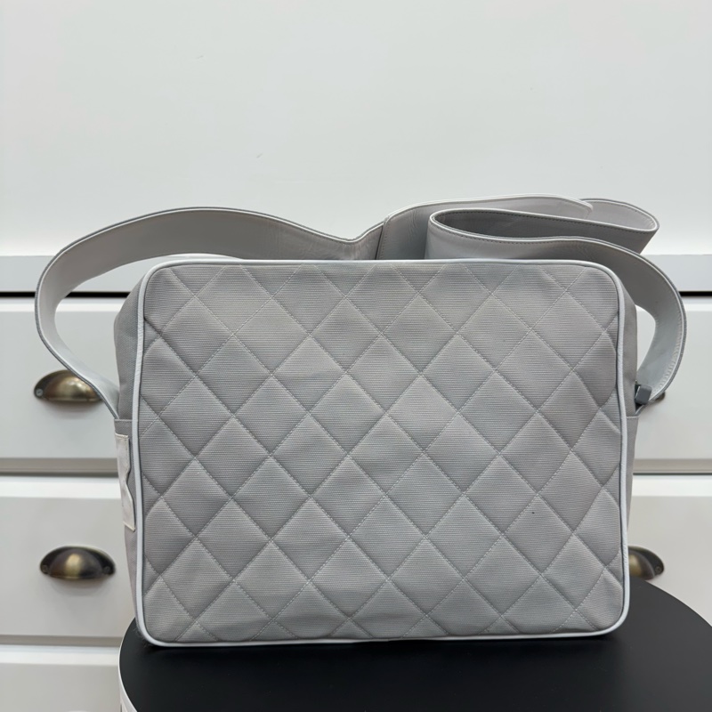 Chanel 方牌運動包-4