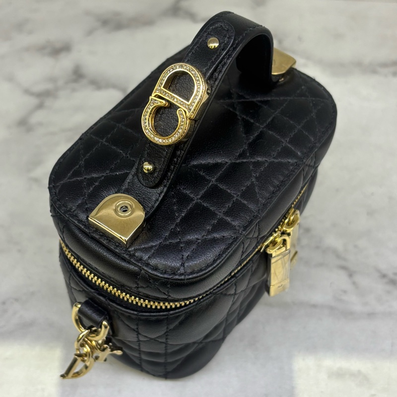 Dior黑金菱格紋Mini斜背化妝包-7