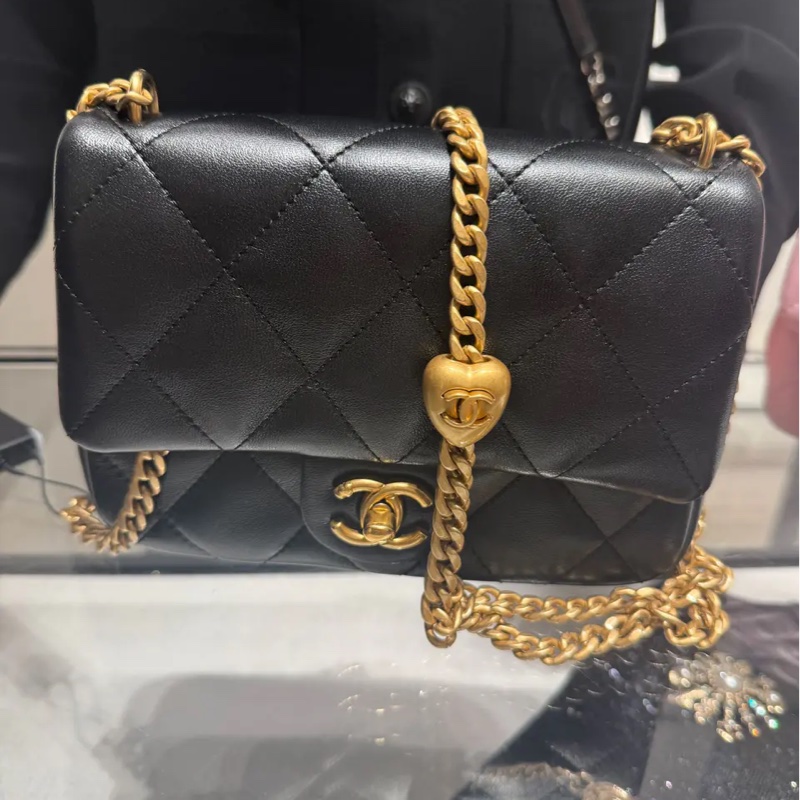 Chanel 愛心扣口蓋包-9
