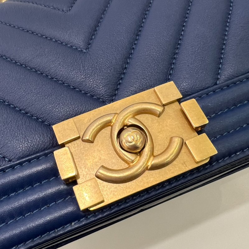 CHANEL 25開 藍山型紋金扣BOY25-5
