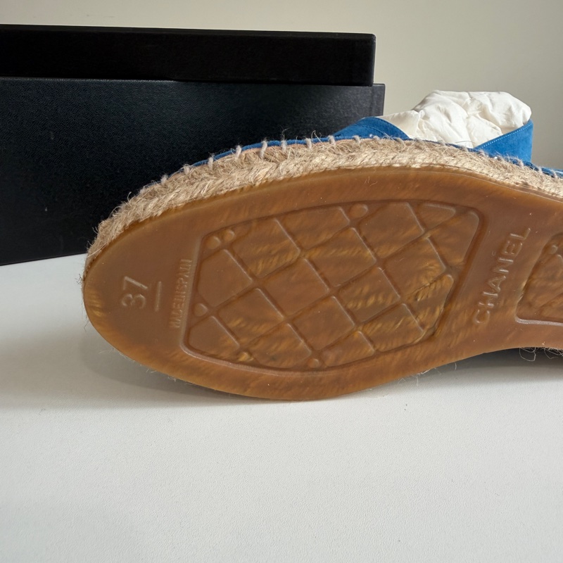 CHANEL 經典雙C Logo 藍色麂皮草編鉛筆鞋 37號-9
