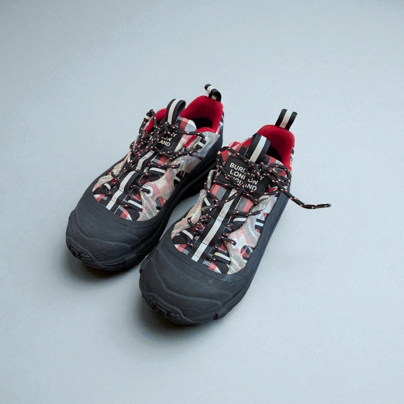 莉亞精品♡Burberry 黑紅老爹鞋38-0