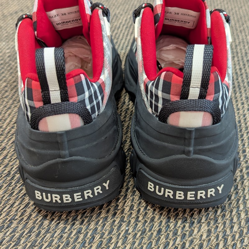 莉亞精品♡Burberry 黑紅老爹鞋38-2