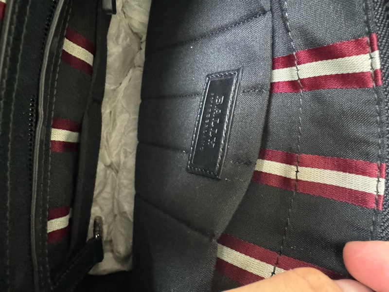 BALLY 6225263 TUSTON 壓印LOGO 經典織帶牛皮休閒斜背包.黑-5