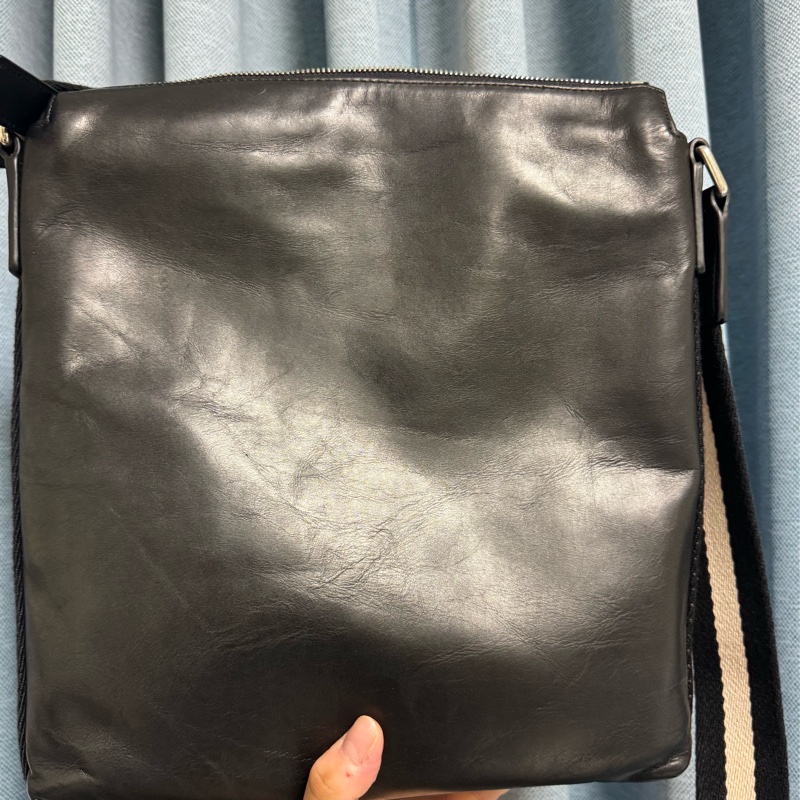 BALLY 6225263 TUSTON 壓印LOGO 經典織帶牛皮休閒斜背包.黑-8