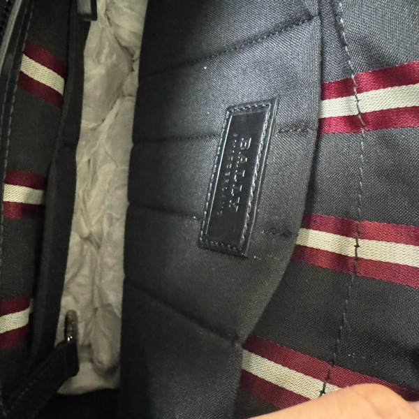 BALLY 6225263 TUSTON 壓印LOGO 經典織帶牛皮休閒斜背包.黑-10