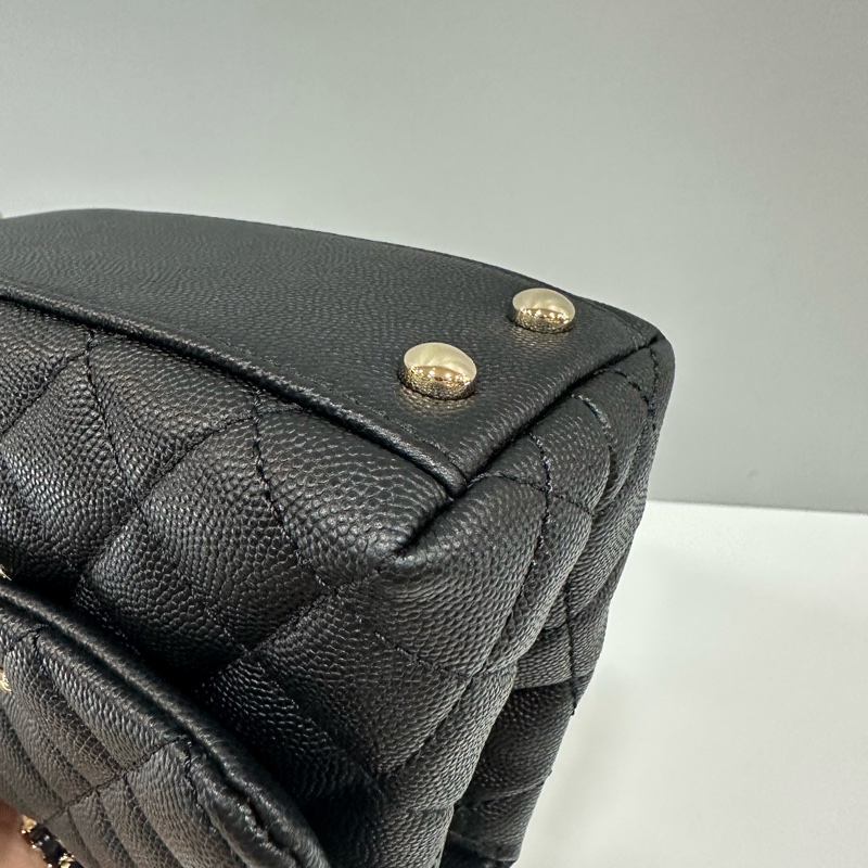 Chanel As2215 黑荔枝皮蜥蜴壓紋金釦斜背包 mini coco handle 20-9