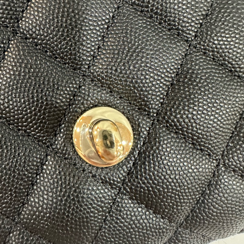 Chanel As2215 黑荔枝皮蜥蜴壓紋金釦斜背包 mini coco handle 20-26