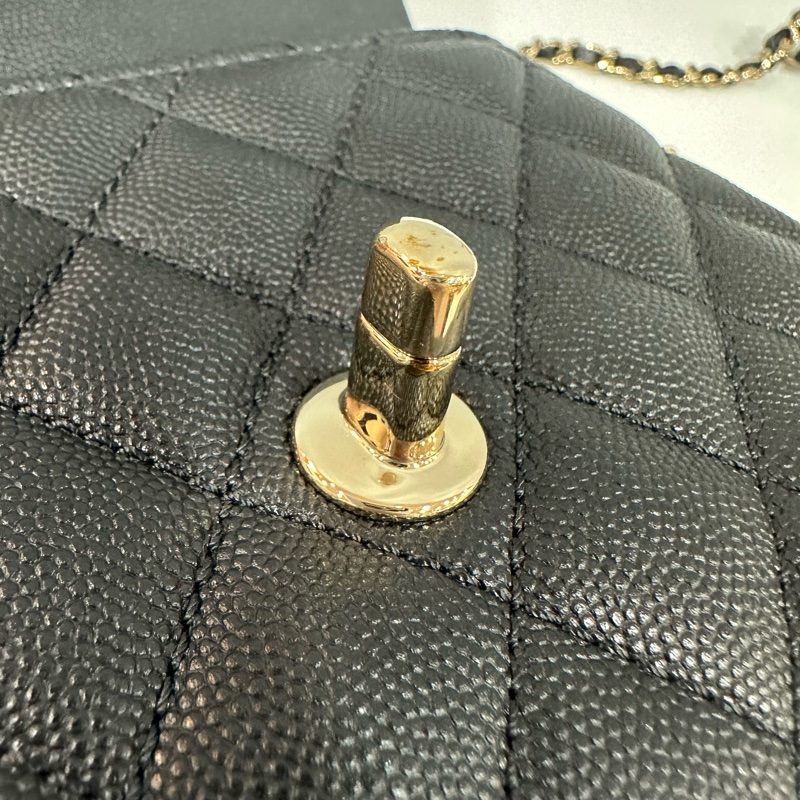 Chanel As2215 黑荔枝皮蜥蜴壓紋金釦斜背包 mini coco handle 20-27