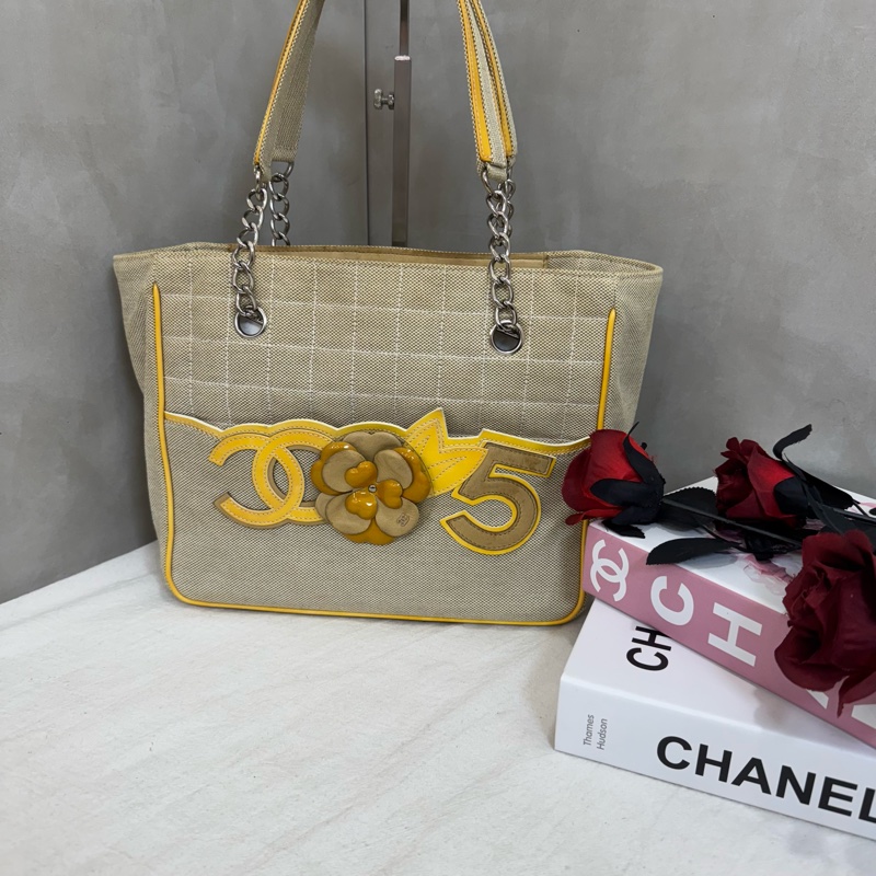 CHANEL No.5 Camellia 系列黃皮革山茶花帆布托特包-2