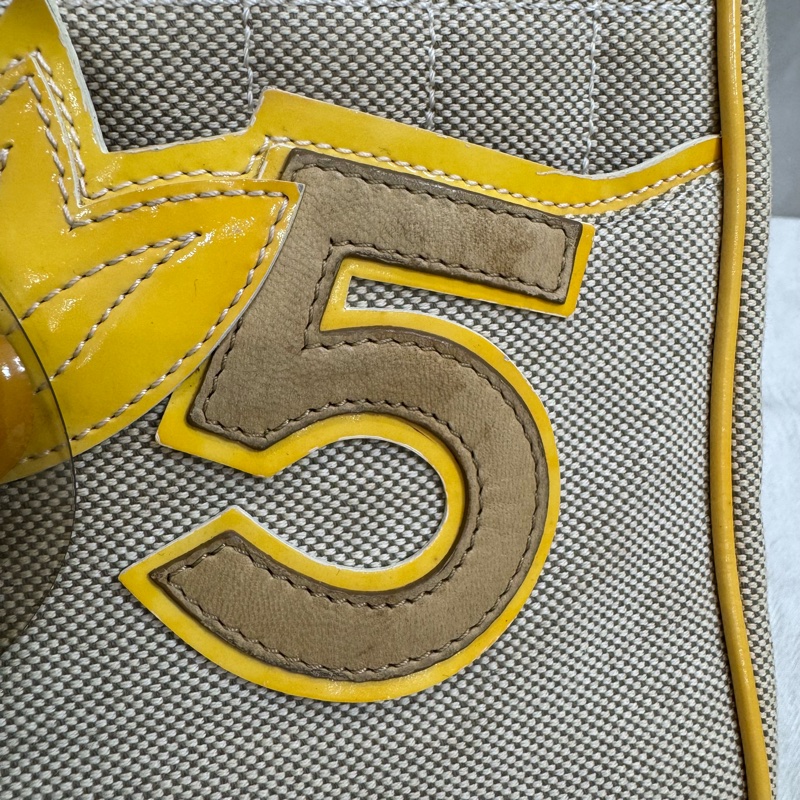 CHANEL No.5 Camellia 系列黃皮革山茶花帆布托特包-17