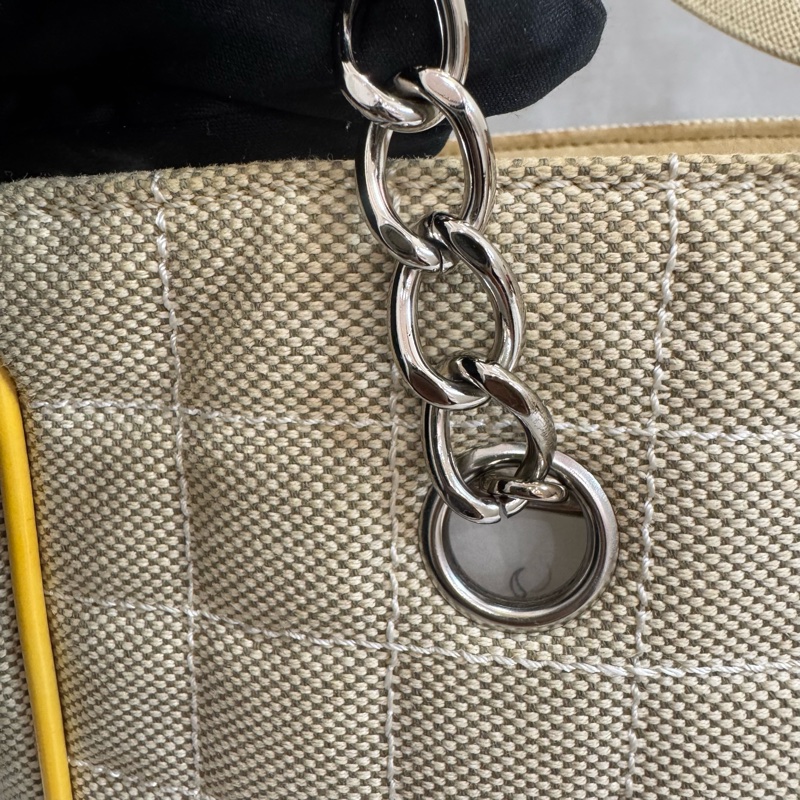 CHANEL No.5 Camellia 系列黃皮革山茶花帆布托特包-18