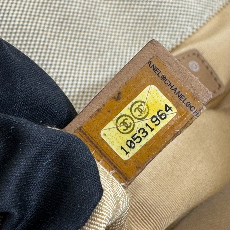 CHANEL No.5 Camellia 系列黃皮革山茶花帆布托特包-24